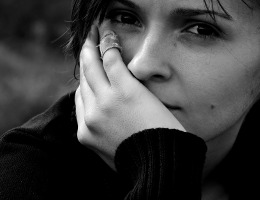 Il masochismo delle donne: una violenza silenziosa